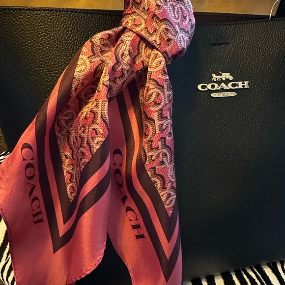 COACH❤️SIGNATURE SILK DIAMOND SCARF~ROUGE ~NEW WITH TAG & COACH BOX - Picture 4 of 7